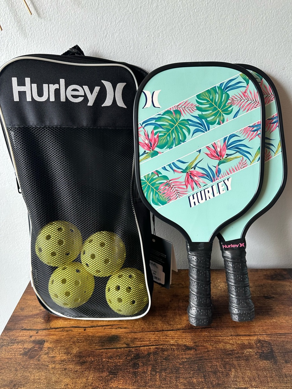 Hurley Mint & Pink Tropical Pickleball Paddle Set with Pickleballs & Case NWT
